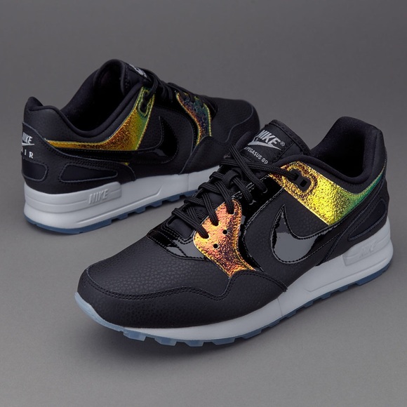 Nike Shoes - Nike Air Max (Women’s 6) Black & Hologram